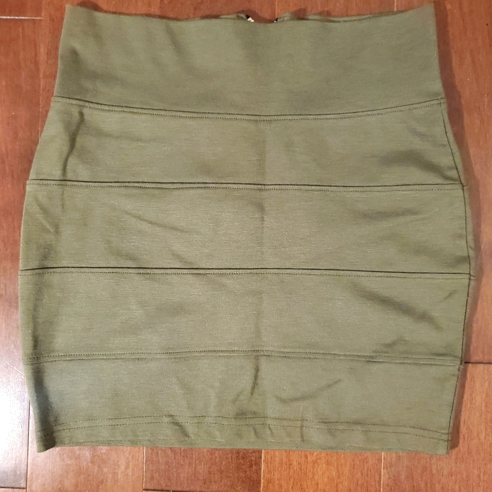 Limité Military Green Pencil Skirt